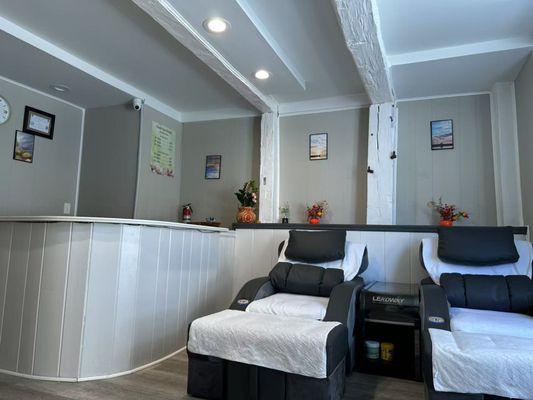Oasis Spa House is dedicated to helping clients relax, rejuvenate, and restore balance in their lives