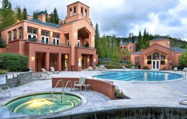 Parkwoods Condominiums