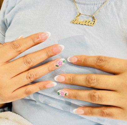 GelX round medium frenchy and flowers !