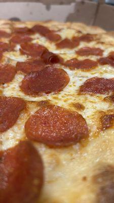 Half white/half Cheese (14" Medium) + Pepperoni