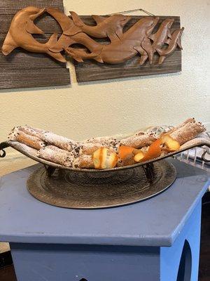 Cannoli deserts for 10 people