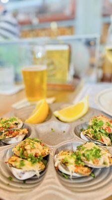 CLAMS CASINO Venus CLAMS, BACON, PARMESAN BELL PEPPER, ONION, GARLIC, PANKO $26