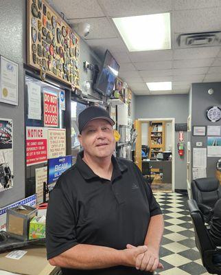 his week in the Phil's Service spot light is Jeff Crossland.  Jeff is new to the Phil's service family, and  we could not be more happy to h