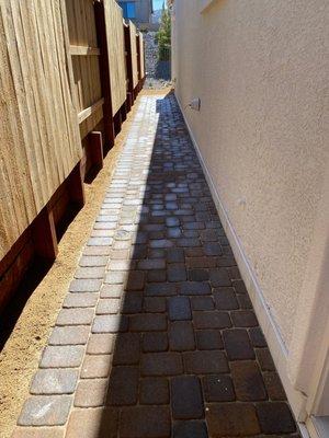 Custom Lawns & Landscaping