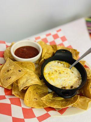 Queso fundido w/ chips