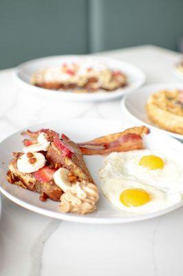 The Easy Egg Breakfast & Lunch