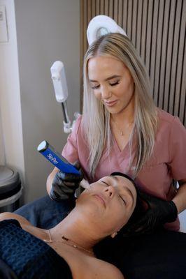 A Few Benefits of
SkinPen Microneedling
- Stimulates Collagen Production
- Improves Skin Texture
- Reduces Fine Lines and Wrinkles