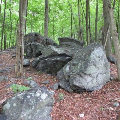 Boulders left by the glaciers. Photos by Anna K.