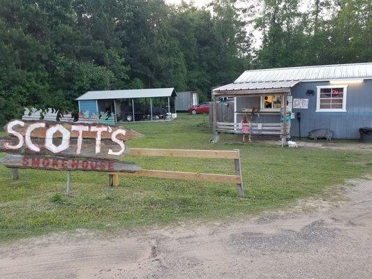 The best BBQ in Brantley County cooked and served by some fantastic folks. Stop and getcha some!