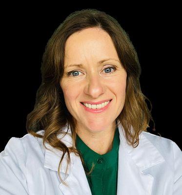 I'm Dr. Nadine, your holistic healthcare provider who focuses on prevention of musculoskeletal injuries and gut, fatigue, and perimenopause.