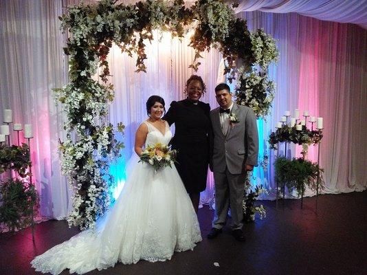 Bizy Wedding Lady Party Rental