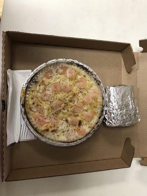 Shrimp alfredo served with garlic bread & personal salad..