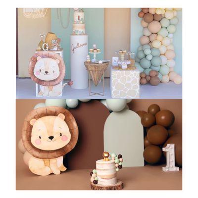 Top pic: my inspiration photo I sent her Bottom pic: the set up Amanda created for our cake smash!