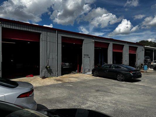 Our full-service automotive center, offering mechanical repair, collision repair, painting, and ADAS calibration in one location.