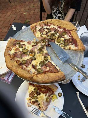 Pacific rim pizza . (Jalapeños, bacon , Canadian bacon , and pineapple. ) omg it's so good .