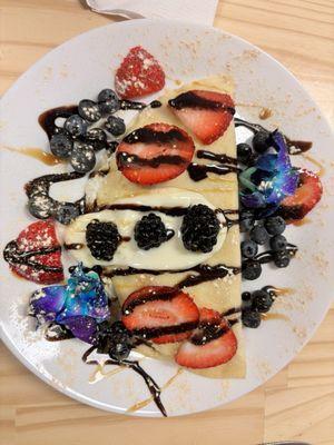 Blintz with sweet cream and fresh fruit filling