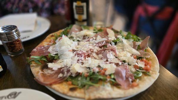 Maria - Mozzarella, arugula, fresh tomatoes, Prosciutto di Parma, Italian parmesan