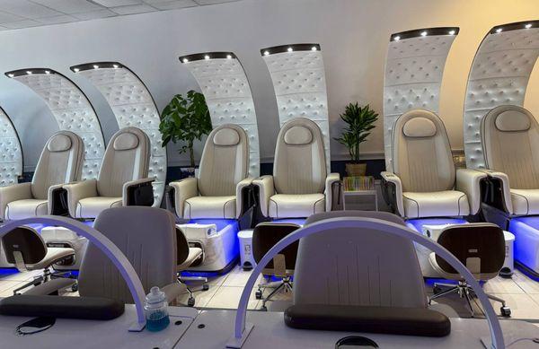 HOT
INTRODUCING OUR NEW VIP PEDICURE CHAIRS!
THE CROWN JEWEL PEDI-SPA
