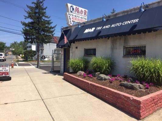 M & R Tire and Auto Center