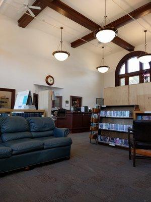 Tall ceilings and friendly staff.