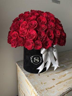 Beautiful red roses in the box!