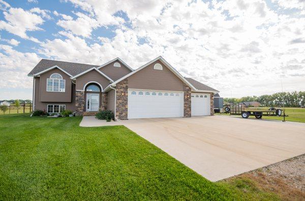 3341 Lucke Ln W, Grand Forks, ND 58201
