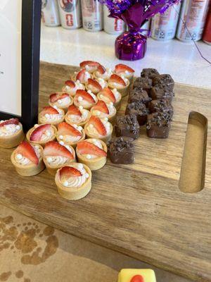 Tarts and mini cake
