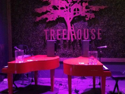 The Dueling Piano Show