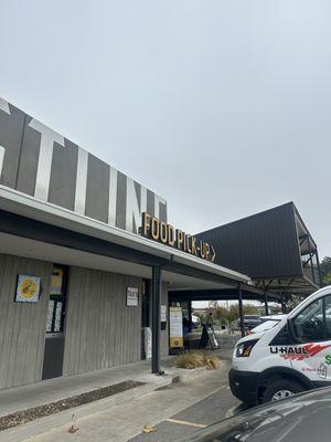 Food pick up spot with shared patio