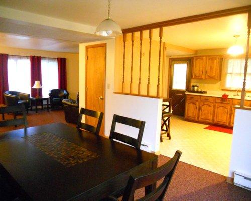 Vinehurst Inn & Suites