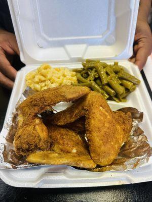 Fried chicken with green beans and macaroni and cheese!