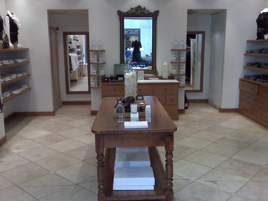 Right on 5th Ave., come see what is new this season at Anne Fontaine!