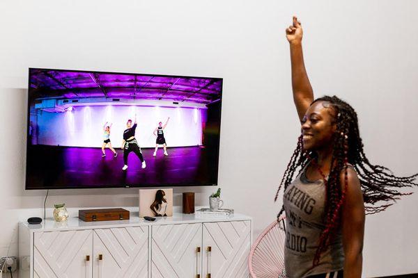 Our online classes bring the DivaDance experience right to your living room! 