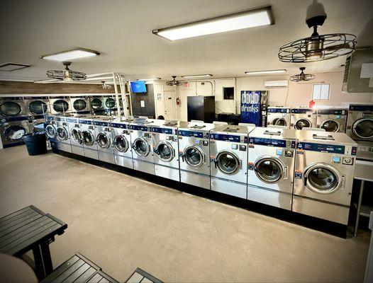 West Side Washateria