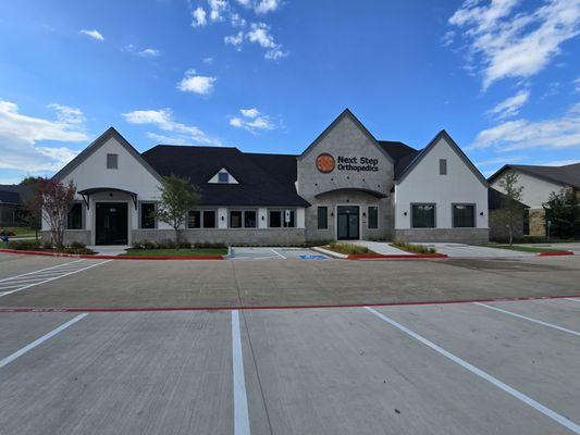Next Step Orthopedics - Dominique Nickson, MD