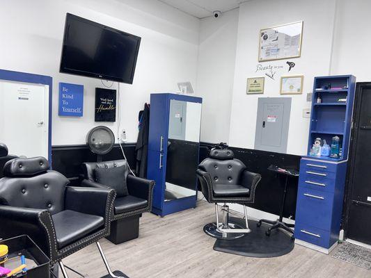 Welcome to Designs by Sommer, where all your hair care needs will be met.