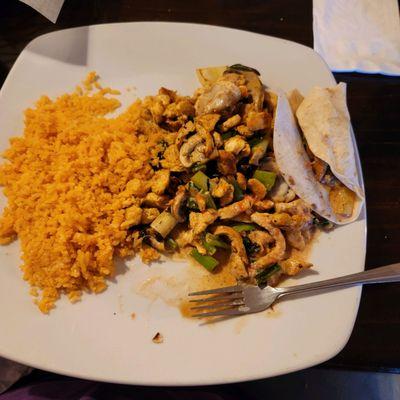 Polls Jalisco grilled chicken with green onions and mushrooms covered in cheese. Yum.