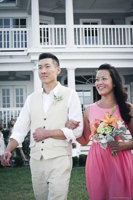 Maid of honor bouquet and best man boutineer.