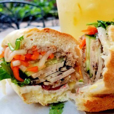 Pinch me! Did I just die and wake up in bahnmi heaven? Bahnmi Xpress Truck is da killah!