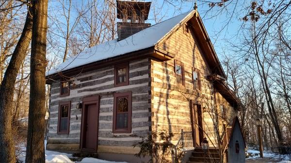 Walnut Ridge - Romantic , Authentic 1800's Log Cabin lodging - Platteville WI - near UW Platteville - Galena - Mineral Point - Dodgeville