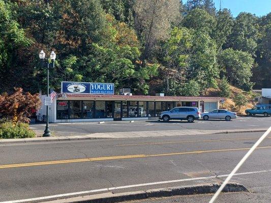 The Whistle Stop Yogurt