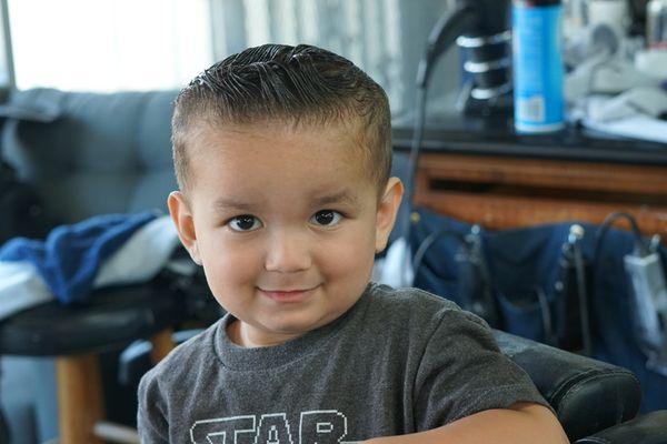 Eastellos Barbershop