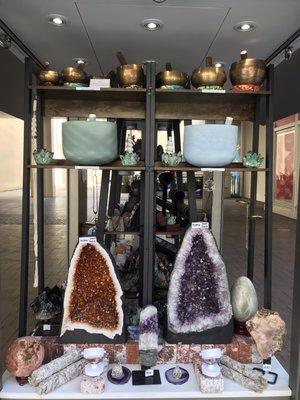 We are located next to Pink, Urban Outfitters and Sunglass Hut !