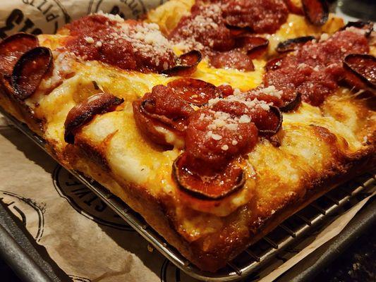 Backlot Pizza + Kitchen