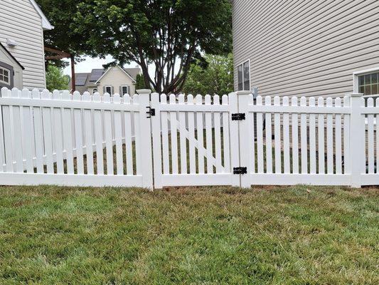 Timeless White Vinyl Picket