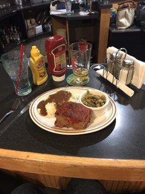 Stopped in for Early Karaoke 6 - 9 on Tuesdays & Thursdays.  Meatloaf special is dang good.