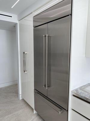 White High Gloss Kitchen with Subzero Refrigerator