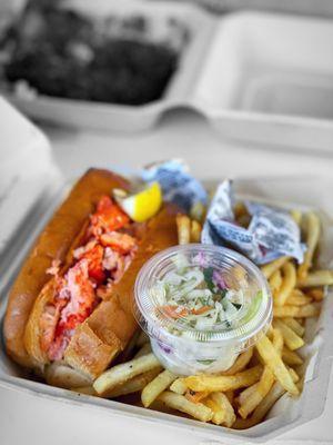 Lobster Roll | IG: whaevaeats