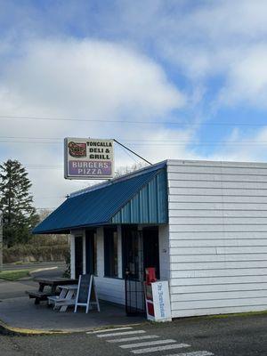 Yoncalla Deli store front.