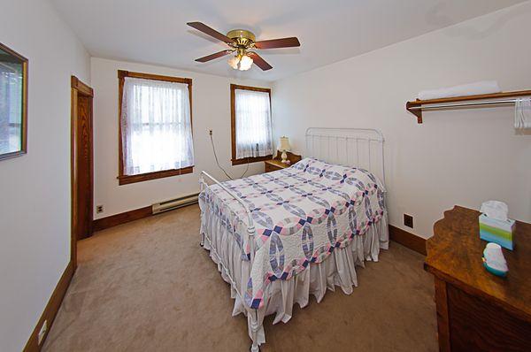 Room 4 sleeps 2. Features a private bathroom with shower A/C, Wi-Fi